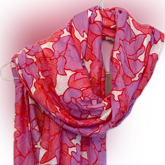 SOLD NWT Vera Bradley Scarf in Paradise Floral Lilac - Picture 3 of 6